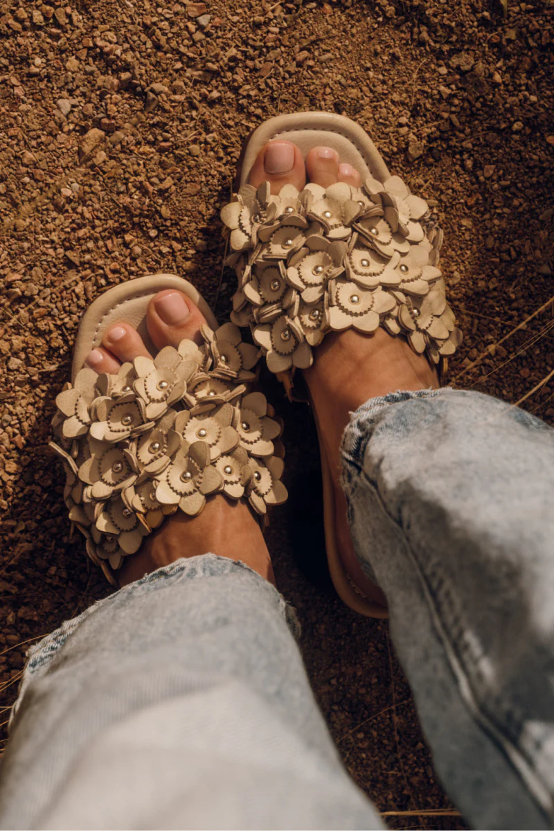 Wylie Flower Slide - Image 5
