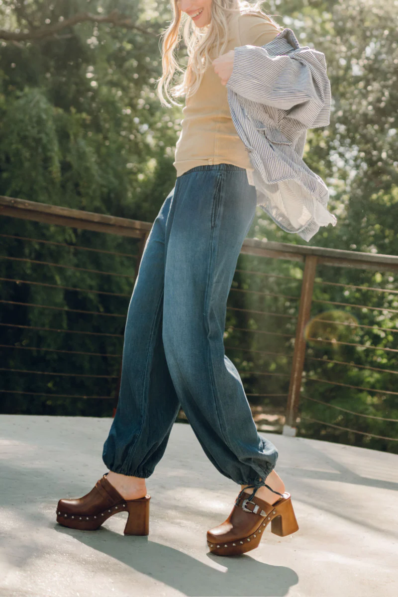 Wylie Scalloped Clog - Image 5